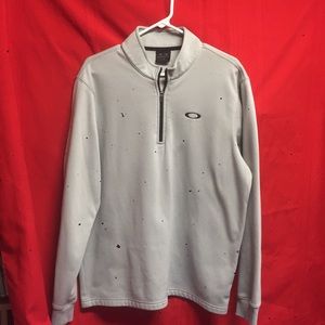 Men’s Oakley large gray pullover shirt like new.